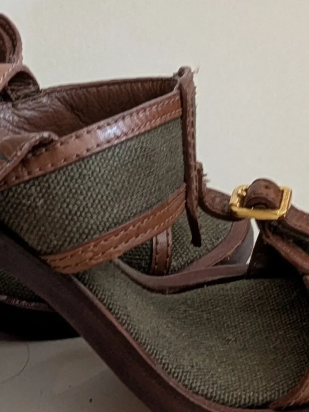 TORY BURCH Sandals / Brown leather with olive green fabric / 8M